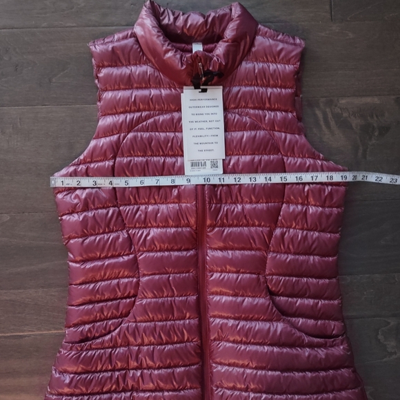 Lululemon Pack It Down Vest Shine Chianti NWT - Picture 13 of 14